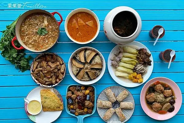 台南素食宅配推薦－天心岩蔬食，滋補蟲草首烏燉盅、米糕清香不油膩，母親節暖心宅配套餐，好吃上癮!健康蔬食超美味　加碼再送提拉米蘇，在家呷菜也能很彭湃又美味