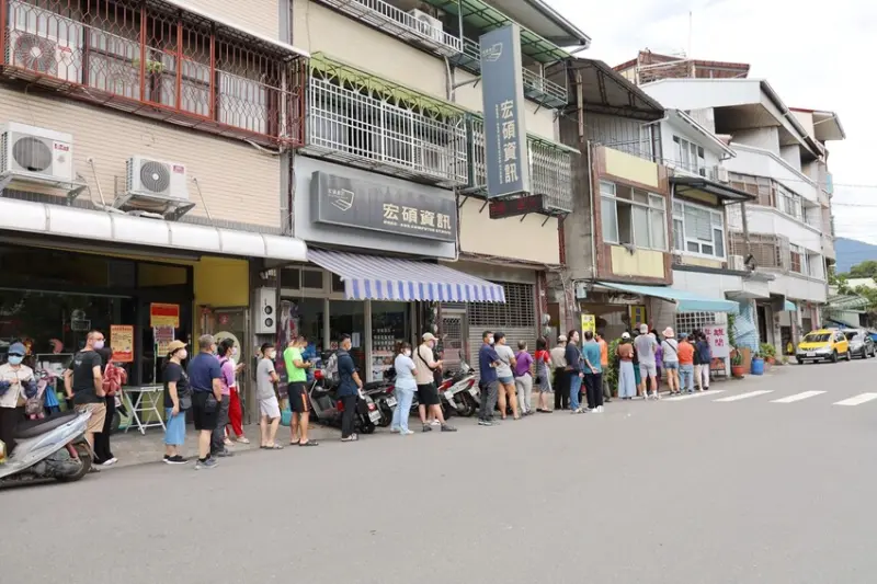 南投美食 | 大城黑糖饅頭 埔里比臉大饅頭  開店一小時完售