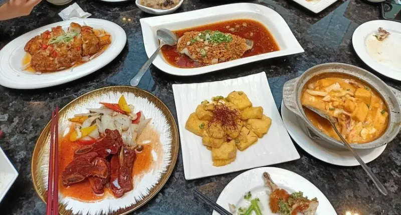 新莊美食|幸福讚精品飯店，中式熱炒、中式餐點、港式小點，內用飲料無限供應!