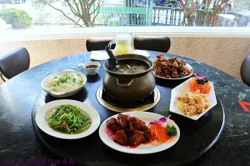 高雄聚餐【綠野山莊土雞城】大社觀音山步道附近ＣＰ值高土雞餐廳.招牌茶油雞＆菜脯雞湯推薦必點│附設停車場│活動宴席│大社美食 - Fresa芙芮莎♥莎旅憶食