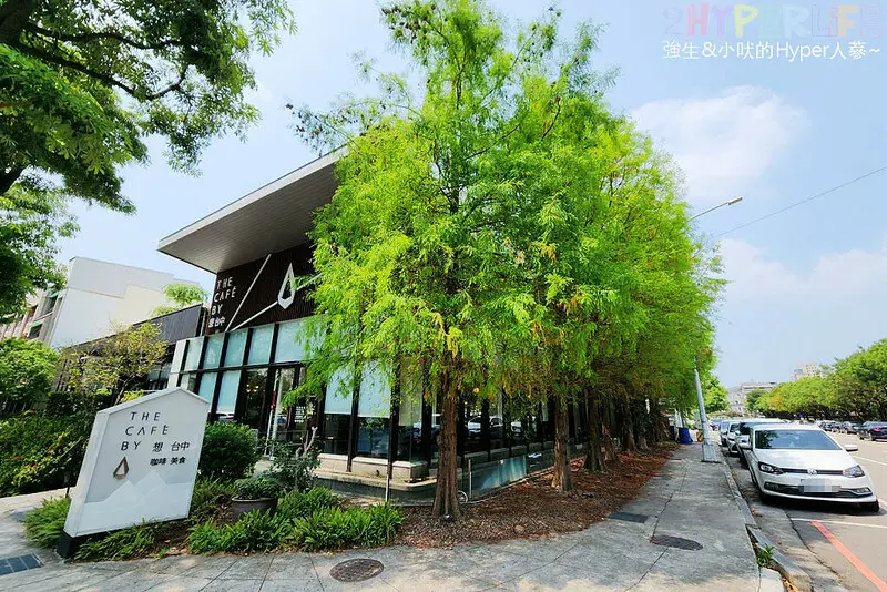 七期唯美玻璃屋餐廳，周邊被落羽松與綠意包圍，超適合聚餐包場！