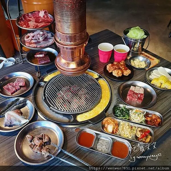 《台北捷運-西門》肉倉韓式烤肉｜西門町韓式烤肉推薦，韓式吃到飽推薦，8種韓式經典小菜，韓式炸雞，石鍋拌