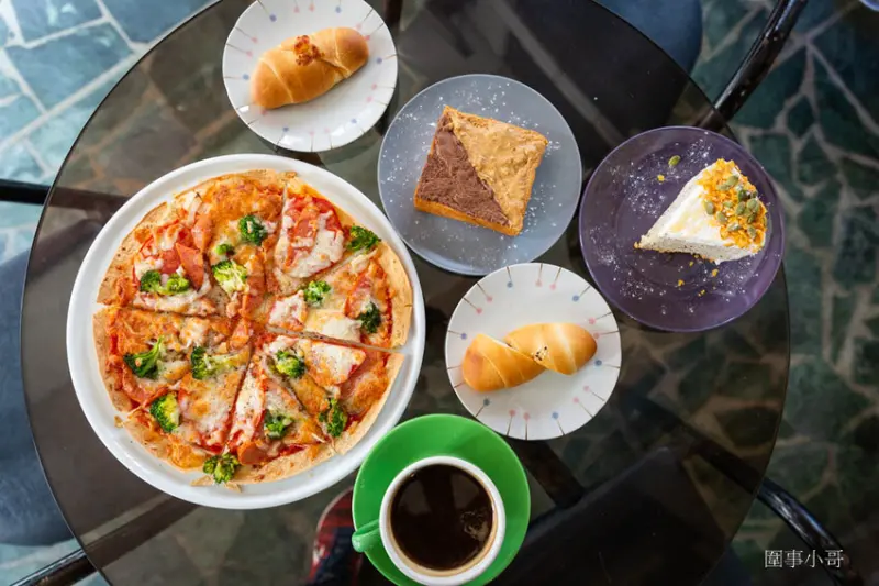 中壢美食咖啡廳推薦-福州路上這間不起眼的MINE CAFE’ 賣咖啡，有著滿是暖暖心意而且CP值爆表的生吐司！店裡的咖啡以及餐點都不錯呀～走過路過記得回頭唷～