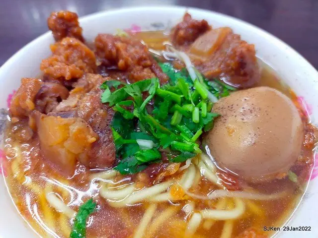 (三重美食)「豐原廟東清水排骨麵」三重正義南路店 --- 美味北飄傳千里，肉嫩麵香眾人來!