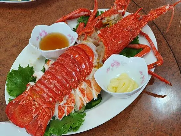 (胖樺食記)澎湖西嶼必吃海鮮餐廳「清心飲食店 Ching-Shin Seafood」/金瓜米粉/生魚片炸土魠魚塊紅蟳粥
