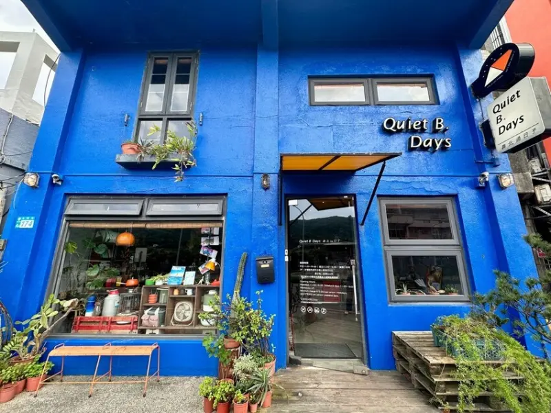 【新北金山美食】靠北過日子Quiet B. Days：北海岸海邊咖啡廳悠閒過下午茶︱IG打卡熱點交通、菜單、評價