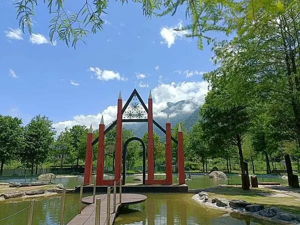 【花蓮 景觀餐廳】洄瀾灣景觀餐廳｜無菜單料理｜花蓮旅遊 親子餐廳｜落雨松、水豚君、羊駝、笑笑羊