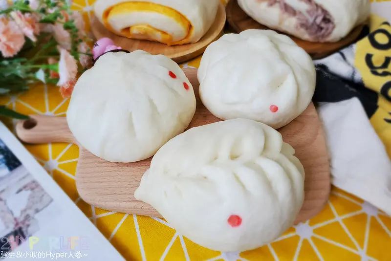 台中好吃手工肉包就吃這間！包子個頭超大內餡飽滿，買十送一很划算而且滿額還可宅配哦！