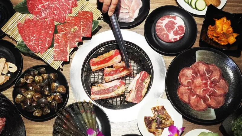 高雄燒肉吃到飽【秘町無煙炭火燒肉】美國濕式熟成冷藏牛肉、生魚片、海鮮、四大頂級品牌冰淇淋通通吃到飽！內含菜單價位｜高雄日式燒肉｜高雄烤肉推薦