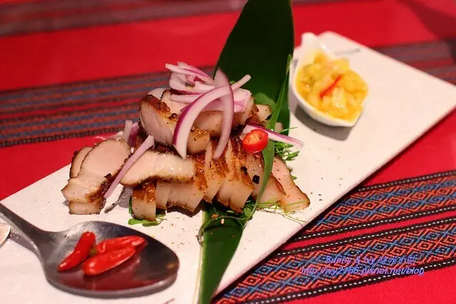 【花蓮新城食記】慕名私房料理。座落在七星潭高CP值餐廳，體驗原住民熱情的無菜單料理，更是友善寵物餐廳喔！