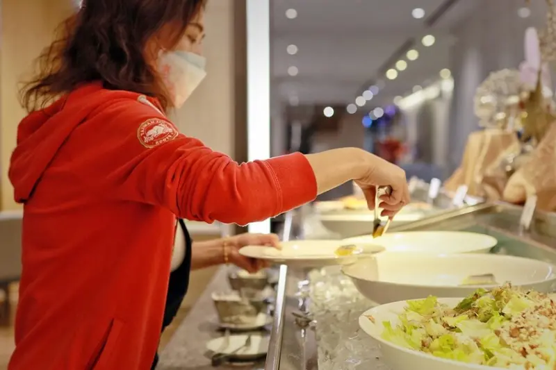 苗栗吃到飽餐廳/頭份尚順君樂飯店，歐雅閣西餐廳，500元有找的精緻自助百匯吃飽喝足還不錯