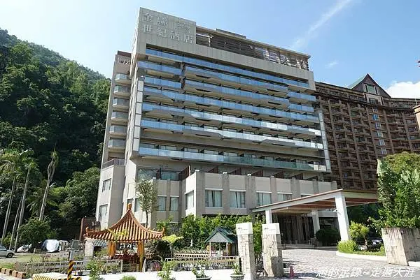 [台東住宿推薦] 知本金聯世紀酒店 ~ 飯店新穎氣派，房間寬敞舒適，面溪第一排，知本溫泉區住宿推薦