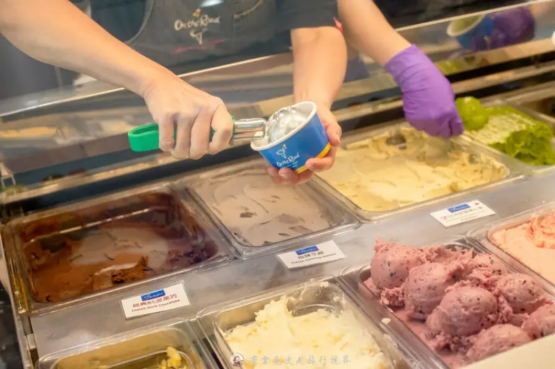 高人氣的義式冰淇淋連併排違停都想要買，超級推薦抹茶柚子脆片與柚香檸檬雪酪，好吃｜布雷克出走旅行視界