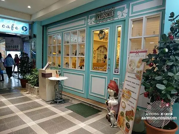 新北板橋-[Oyami cafe] 捷運新埔站3號出口步行1分鐘，新埔義式餐廳創意韓式炸雞義大利麵，咖啡鬆餅菜色多樣美味，夢幻鄉村風板橋下午茶姊妹淘聚會推薦