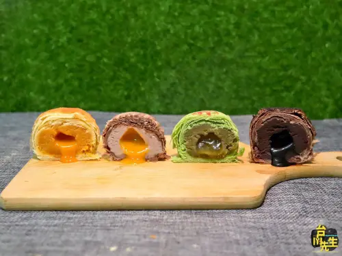 台南麵包店／中秋限定會爆漿的流芯月餅／手工製作限量供應／沒預訂很難買得到／獨立單顆包裝不含防腐劑／在地人的口袋名單／只賣平日沒有觀光客