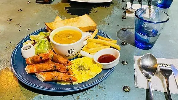 台中人氣早午餐推薦【coffee smith】製作專屬早午餐/復古工業風餐廳/台中CP值高早午餐廳