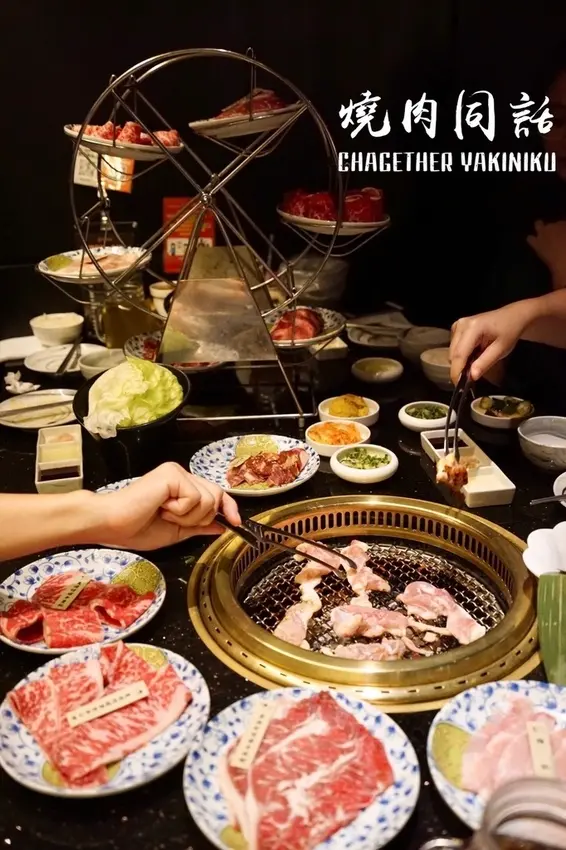 【新北美食】燒肉同話－吸睛旋轉摩天輪燒肉，必喝超好喝雞湯，新店燒肉推薦