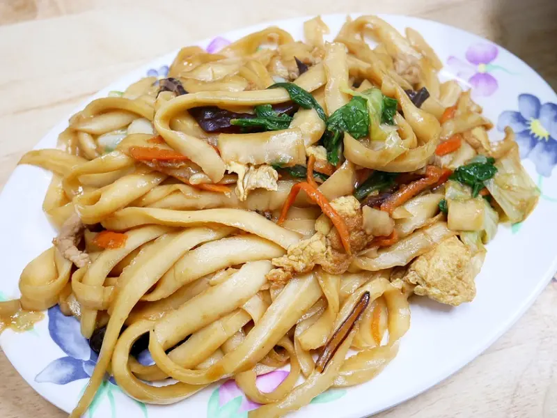 新北中和南勢角人氣刀削麵，Q彈麵條口感棒，木須炒麵是大家首推!