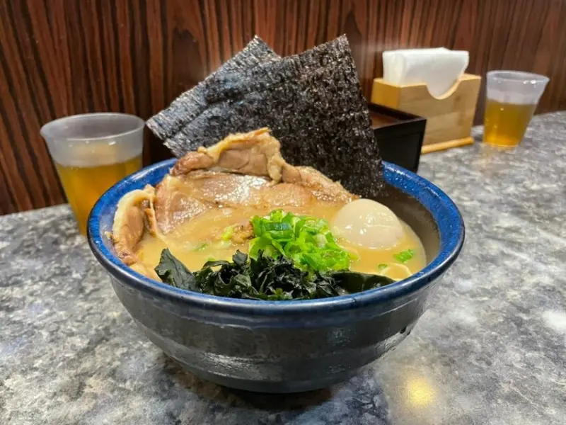 【台南 北區】いらっしゃいませ五黑家日式拉麵  輕盈又濃厚的雞白湯底拉麵