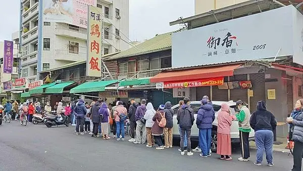 【嘉義美食】阿溪火雞肉飯｜排隊人潮至少２０公尺以上的爆人氣雞肉飯！