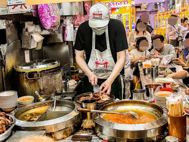 基隆廟口22號蝦仁羹 豬腳｜鄉民公認最強廟口滷肉飯，但豬腳才是狠角色