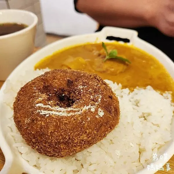 【高雄‧左營】Manniu慢牛 創意牛肉料理│馬來西亞主廚，好吃美味創意料理，老房子裡的好滋味