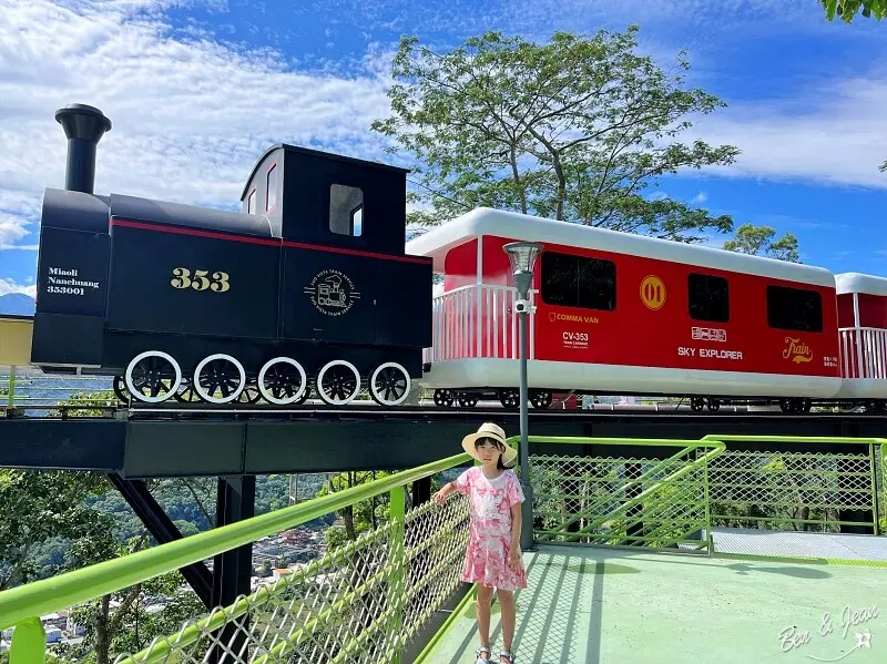 苗栗住宿推薦》蘇維拉莊園~五星級豪華蘇維拉露營車，紅色飛天寢台列車超好拍，還有浴缸呢