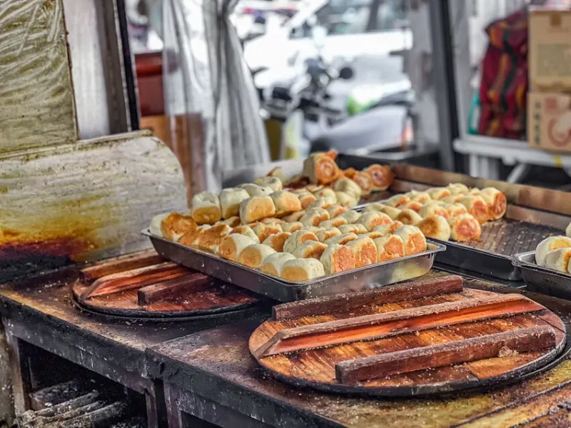 遠東賴家水煎包｜開四鍋煎都來不及賣！無時無刻都在排隊的老牌水煎包