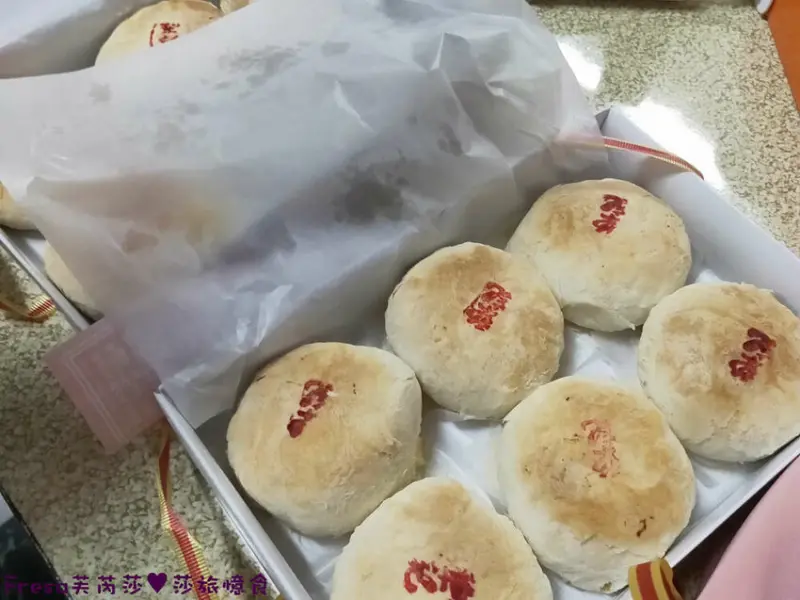 台中伴手禮【社口犁記】招牌綠豆椪／滷肉綠豆椪.超大顆飽滿豆餡超酥香│太陽餅│杏仁餅│社口美食 - Fresa芙芮莎♥莎旅憶食
