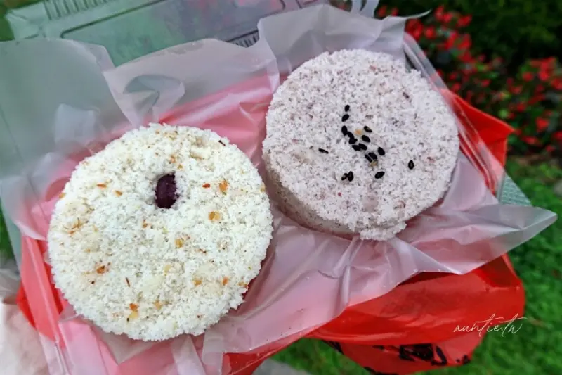 ▲中正紀念堂美食推薦：合興糕糰店，南門市場必買鬆糕有原味、紅豆、桂花等口味 /✡水晶安蹄✡ 提供、WalkerLand窩客島整理