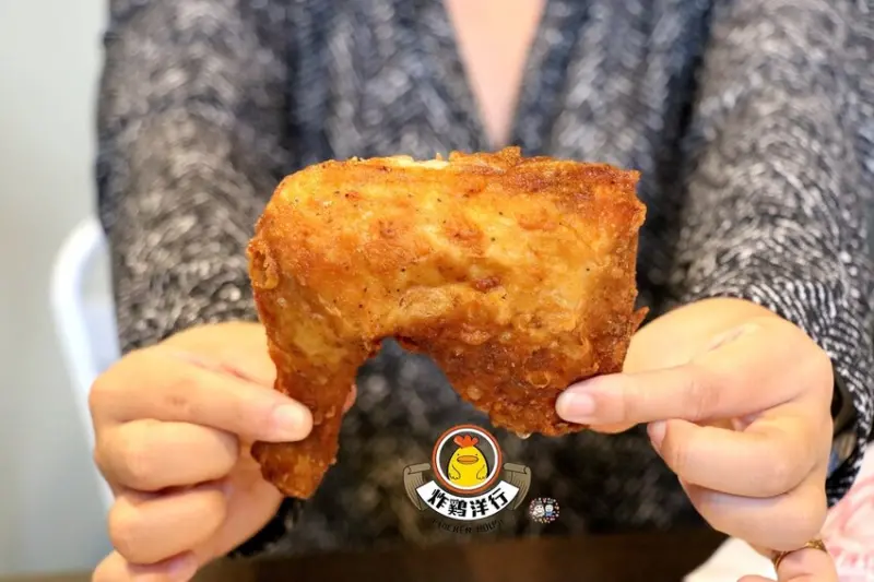 超人氣排隊爆汁炸雞這裡吃.必點八兩雞大雞腿香酥多汁好厲害!!台南海安路小吃推薦♥炸雞洋行海安店CHICKEN HO