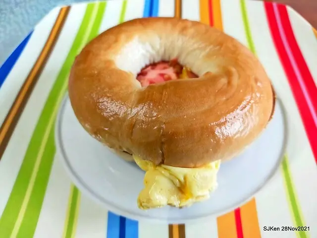 「麥當勞早餐中國信託ATM 優惠」--- 香軟「起司番茄嫩蛋焙果堡」與濃郁「特選卡布奇諾」超值組合，只要69元超划算!