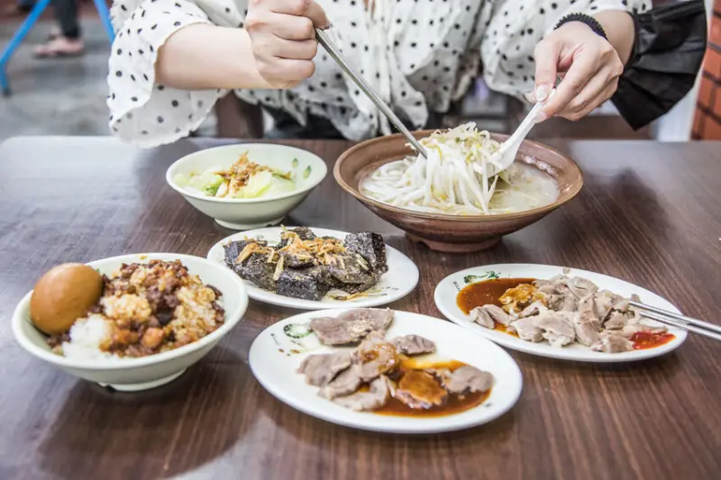 新北市板橋區環南米苔目｜都沒在漲價的！小菜都是30元，老牌米苔目任點都是銅板價