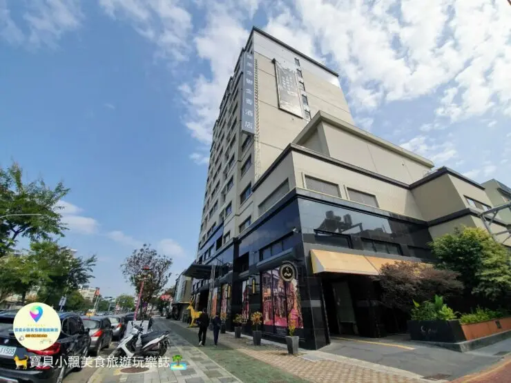 [旅宿]台南 舒適CP值極佳 免費自助式洗衣超貼心 一旁的海安路商圈 越夜越美麗 夜晚漫步好悠閒 榮美金鬱金香