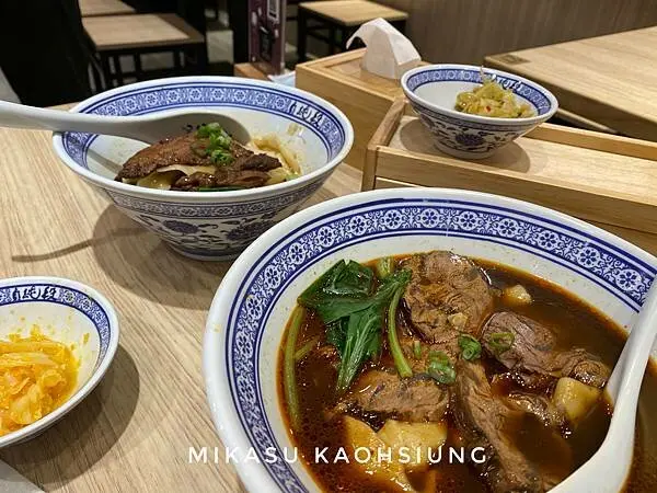 ∥高雄/食．前鎮∥段純貞牛肉麵 ๑統一夢時代 百貨美食街牛肉麵 手工拉麵超好吃！