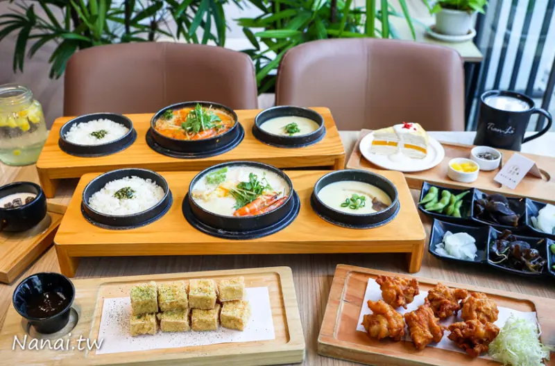 期間限定！高CP值聖誕節雙人套餐，任選兩鍋鮮奶絹豆腐鍋，還附千層蛋糕,飲料,茶碗蒸。天利食堂與鮮乳坊聯名「源乳絹豆腐鍋」新上市。