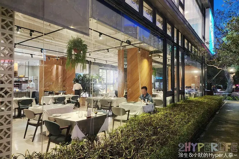 藏身在七期精華地段的玻璃屋法式料理，餐點口味擺盤都令人驚艷不會吃不懂！