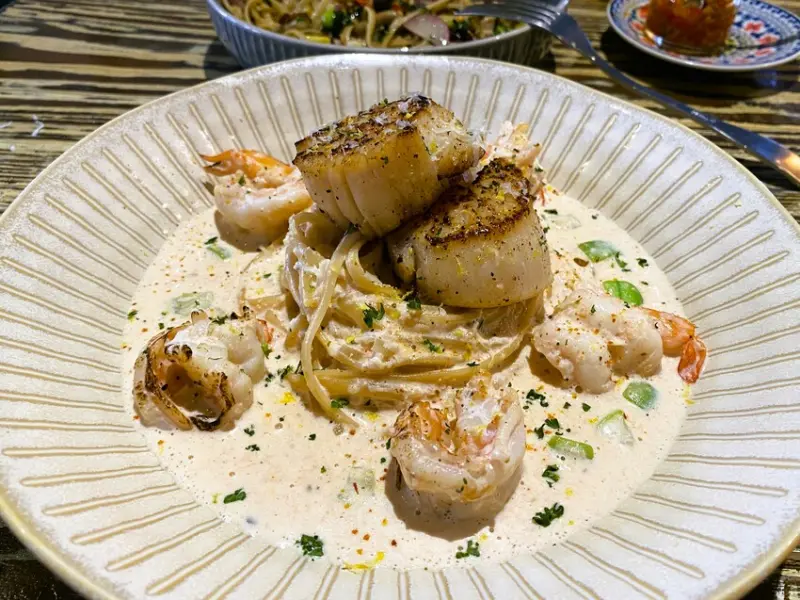 【台中 義大利麵】吃。東西，主推創意拼貼的快炒型義大利麵，香氣與美味的無限完美連接是意想不到的美味！