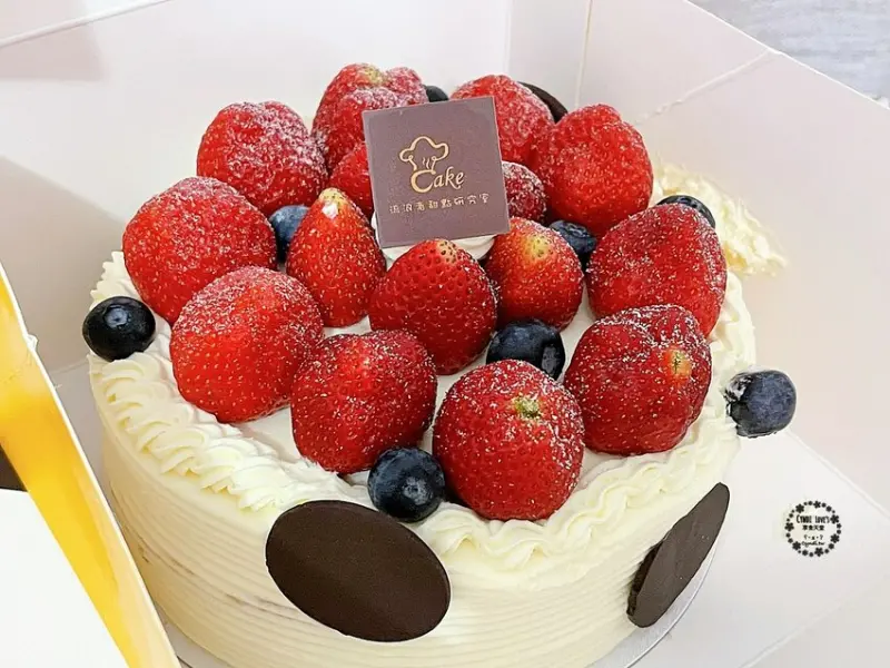 流浪者甜點研究室，台中網路人氣推薦高CP值草莓蛋糕，草莓鮮奶油蛋糕，迷人的卡式達