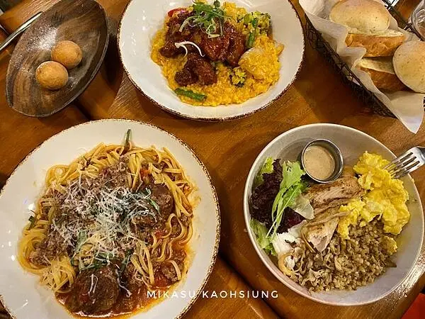 ∥高雄/食．前鎮∥貳樓餐廳 Second Floor Cafe 高雄SKM Park店 ๑麵包加價吃到飽！寵物友善餐廳