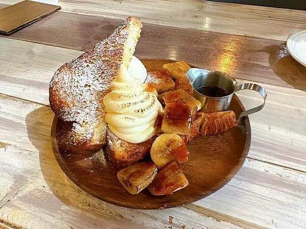 美食【高雄市。SECOND FLOOR CAFE 貳樓高雄SKM Park】寵物友善餐廳｜飲料無限續杯｜份量十足