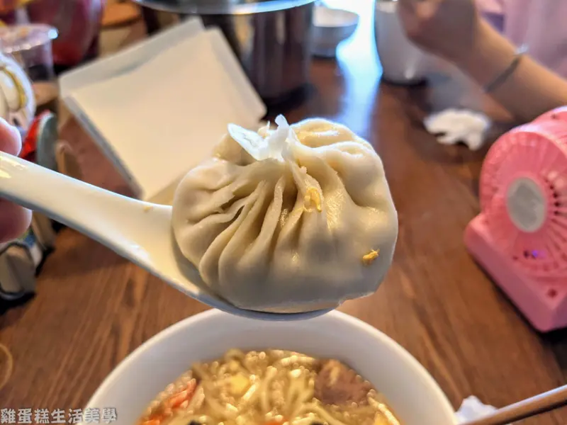 【苗栗食記】頭份鮮肉湯包 - 在地超高評價湯包，皮薄餡多