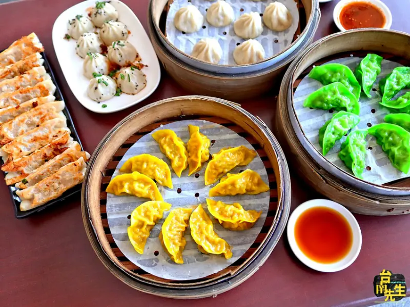 台南鍋貼湯包／麻辣系列口味新上市／嚴選食材用料實在／獨家配方自製餡料／位居台南市中心／連日本人都愛吃／忠實顧客連續吃一週都吃不膩