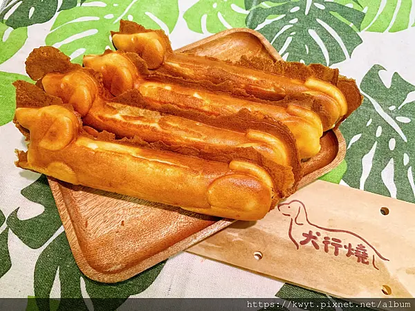 【嘉義東區美食】犬行燒烤蛋糕專賣店。萌度爆表臘腸狗造型雞蛋糕，搭配嘉義火雞肉飯，大推創意雞蛋糕！