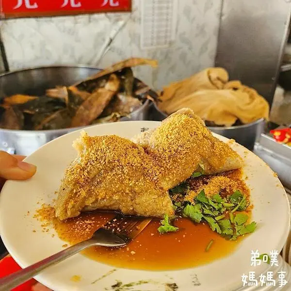 高雄市三民區【高雄‧三民】高雄大港保安宮-蔡台南肉粽 │傳統肉粽、菜粽，廟口小吃