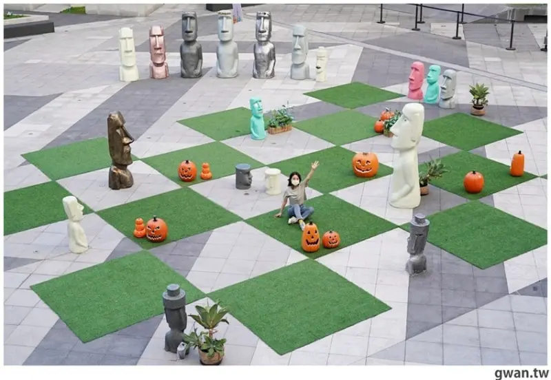 台中萬聖節景點，摩艾石像加入萬聖節南瓜，期間限定只到10月底！ 