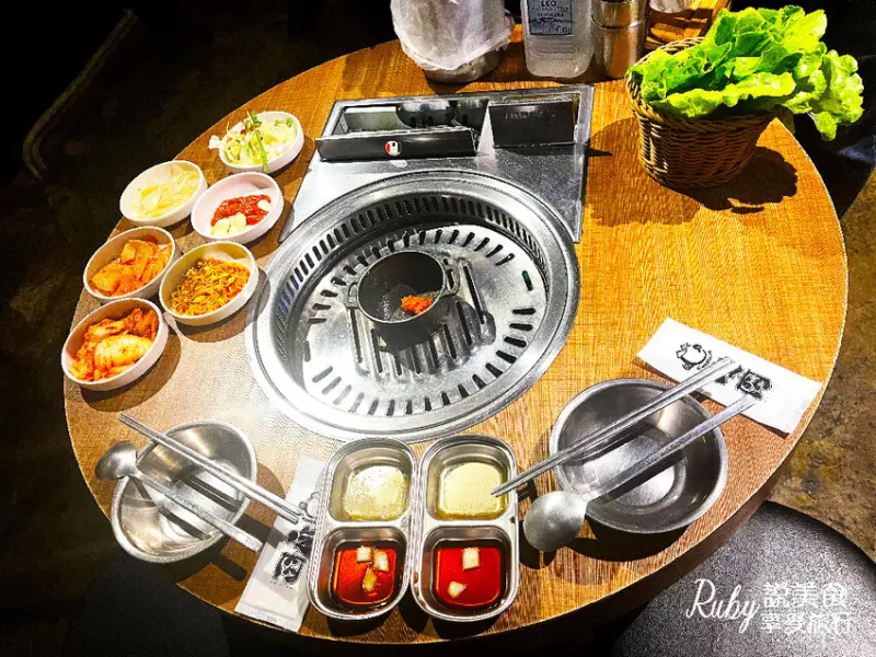 【台北中山雙連】吃肉 EatMeat 韓式蒸蛋和小菜無限續，自製熟成肉品與道地韓國料理，專人桌邊服務，隱身巷弄高CP值韓式烤肉店，沒訂位真的吃不到的人氣肉店