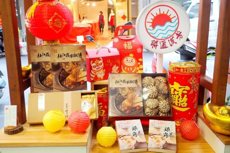 【台北大同區】♥聯通漢芳♥迪化街商圈開業三十年的特色中藥行.即拆即食的杜仲蟲草雞湯.桃膠雪蓮子銀耳露送禮