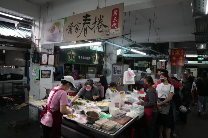 嘉義美食 蕭家春捲｜在地人也愛的60年老店!海量麵條包入春捲太滿足~