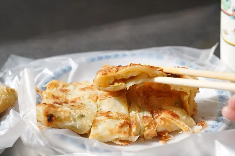 ▲三重銅板小吃推薦：上海蛋餅豆漿大王，必點蛋餅45元 /算命的說我很愛吃 提供、WalkerLand窩客島整理